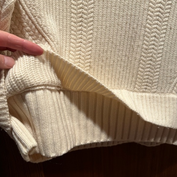 Burberry Cashmere Wool Cable V-neck Cream Sweater, Size S / P - Picture 10 of 15